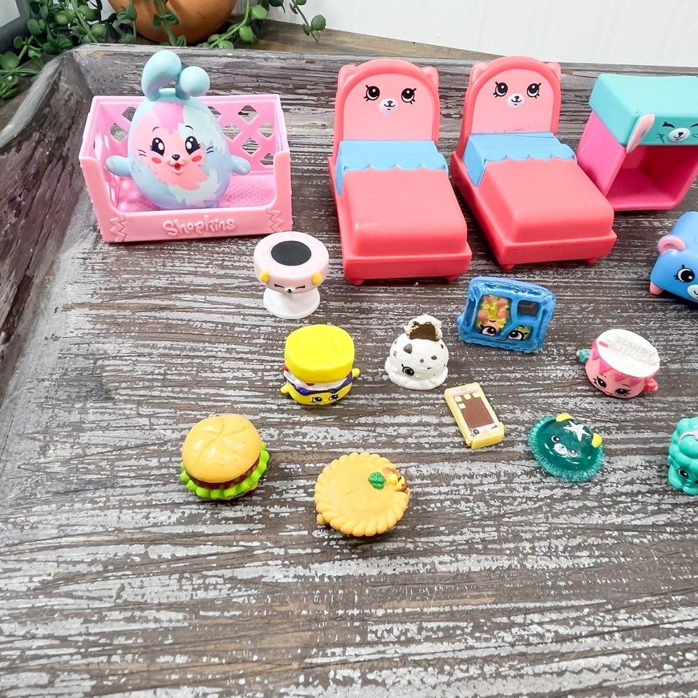 Mixed Lot 19 Pieces Shopkins Furniture & Accessories Moose Toys - Picture 4 of 5